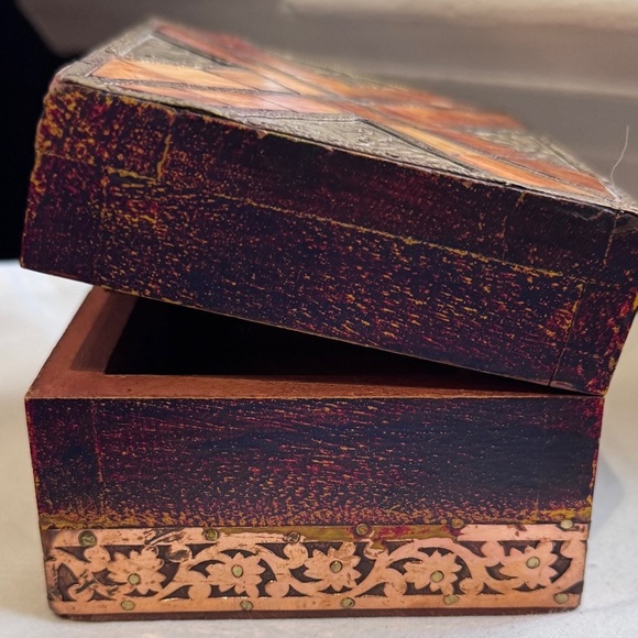 ⚡️Vintage Victorian Style Wooden Jewelry Box with Intricate Design ⚡️ - Picture 4 of 16